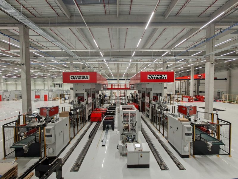 Linea per fondi bombati ad alta automazione