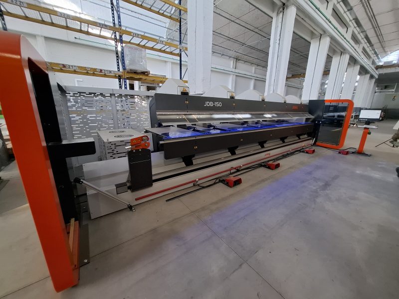 Come produrre elementi di lattoneria in modo versatile ed efficiente