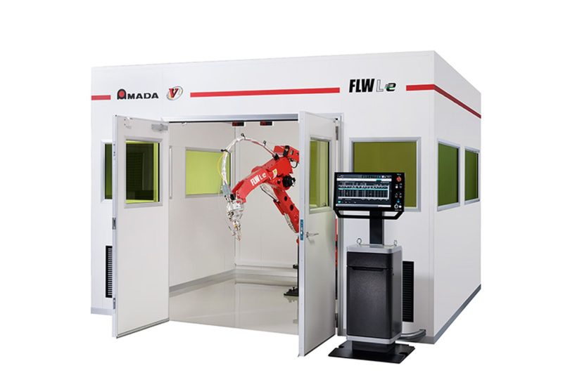 Sistema robotizzato di saldatura laser a fibra compatto