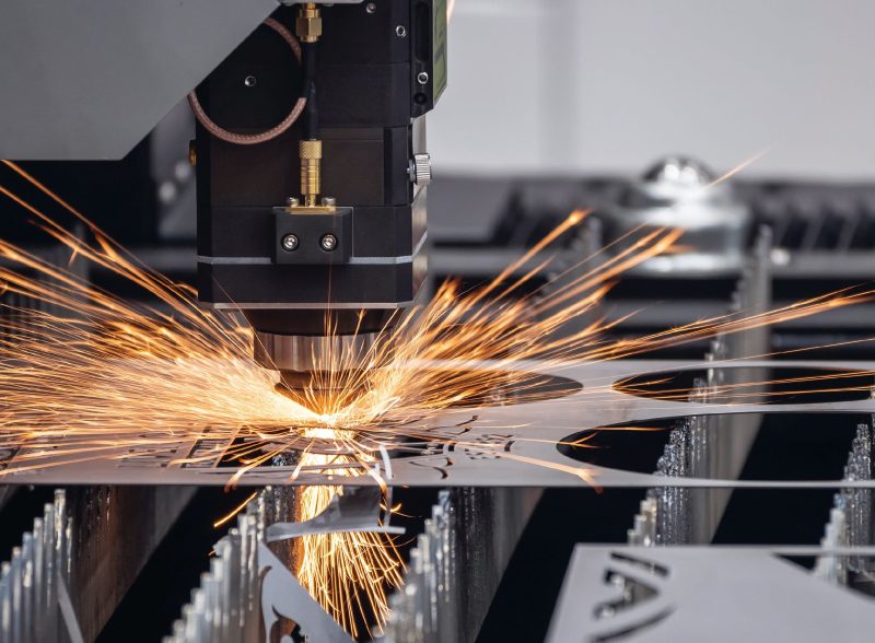 Taglio laser di precisione con azoto e idrogeno