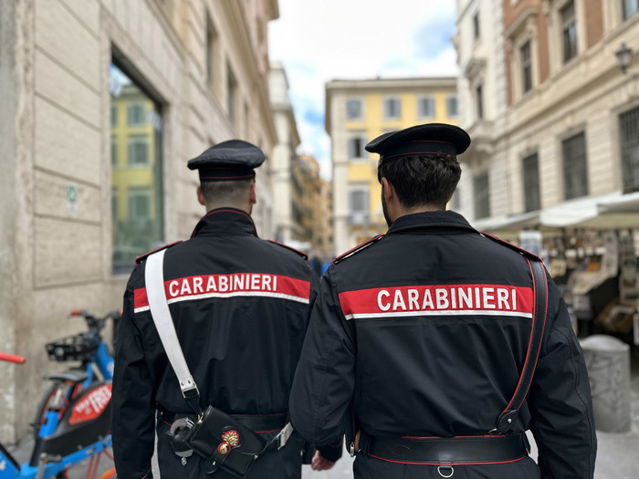 ROMA - FURTI PRESSO NOTE GIOIELLERIE DEL CENTRO STORICO. A SEGUITO DI DECRETO DI FERMO DISPOSTO DALLA PROCURA DELLA REPUBBLICA DI ROMA, I CARABINIERI ARRESTANO UNA COPPIA