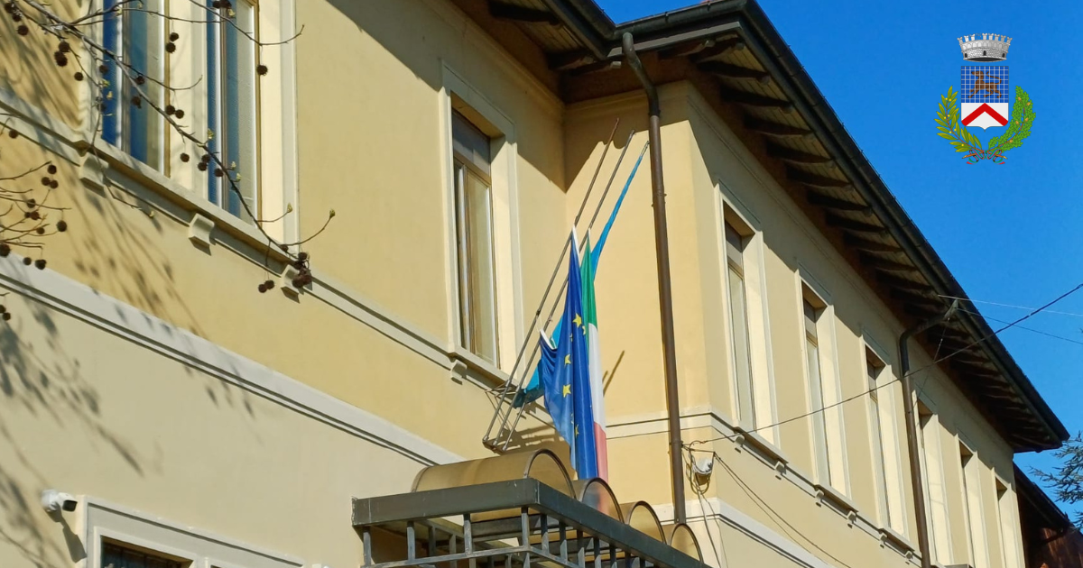 Bandiere a mezz'asta in memoria delle vittime Covid-189