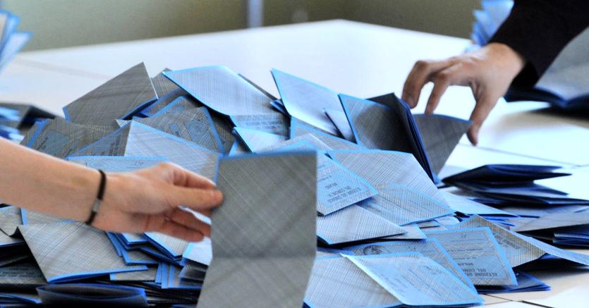 IMMAGINE SCRUTATORI SEGGI ELETTORALI