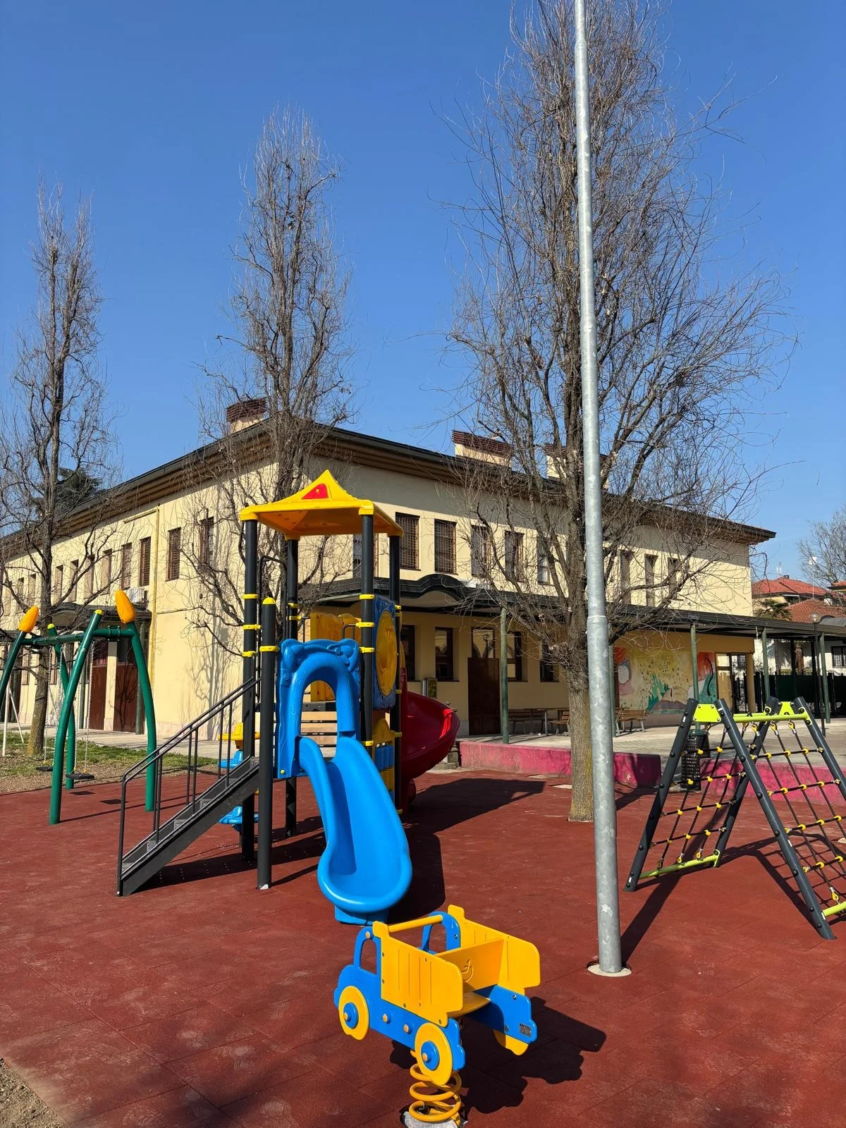 Parco giochi oratorio san pioetro (1)