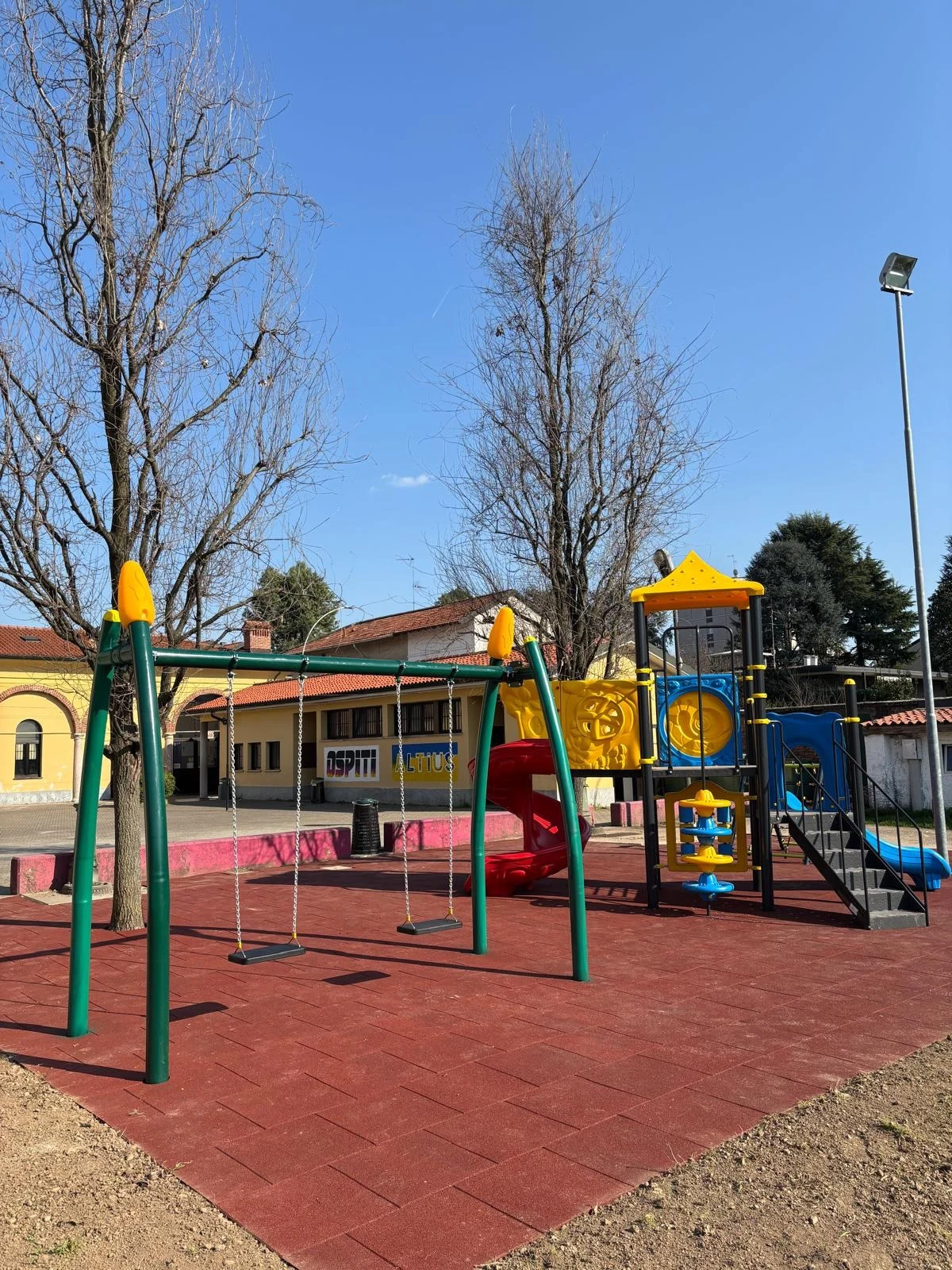Parco giochi oratorio san pioetro (2)
