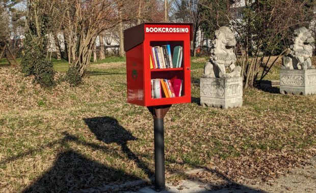 Foto della casetta per lo scambio di libri nel Parco dei Bambini