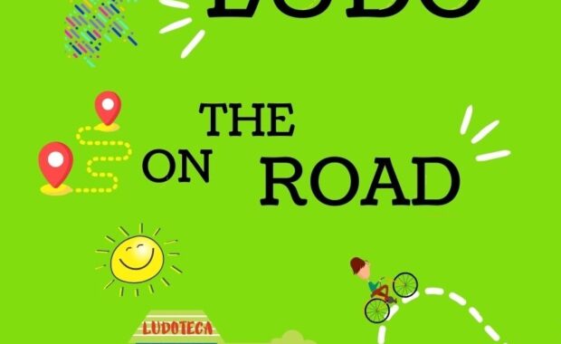 Logo dell'iniziativa su sfondo verde, con disegni di una casetta e di un bimbo che va in bici