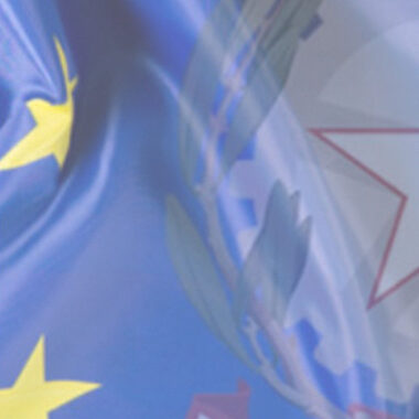 Bandiera dell'Europa e stemma della Repubblica Italiana