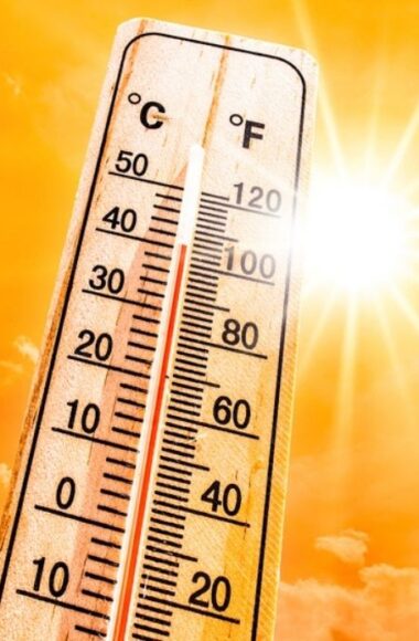 Foto di un termometro e del sole