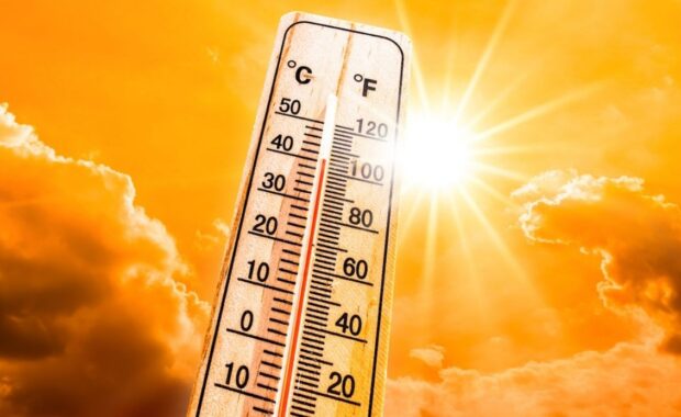 Foto di un termometro e del sole