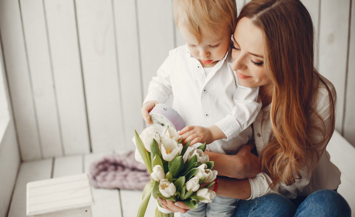 Foto di una mamma con il proprio figlio