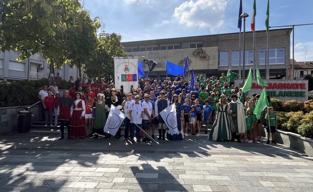 Foto dei Rioni davanti al Municipio