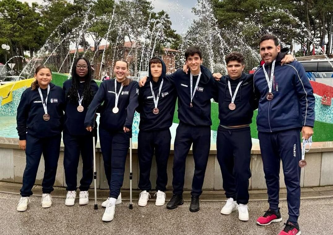 I 7 studenti con la medaglia di bronzo al collo