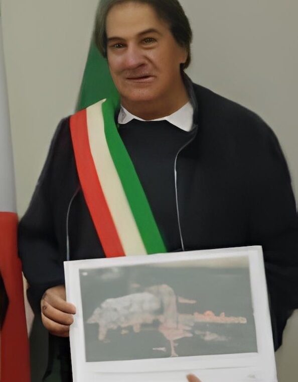 Il Sindaco Barletta e il Presidente Fontana durante le celebrazioni per i 10 anni del Nuovo Ospedale