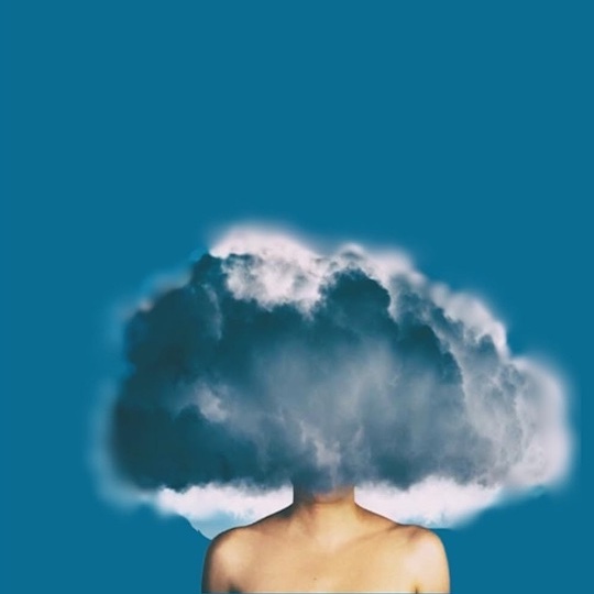 Nuvola che avvolge un volto