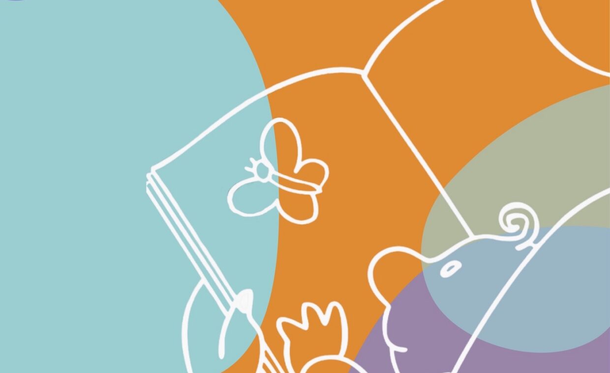 Disegno stilizzato di una mamma che legge, con in braccio un bimbo