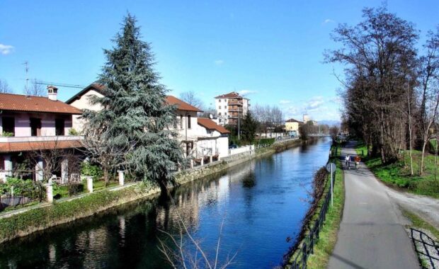 Alzaia naviglio Martesana dal ponte di via Bellini