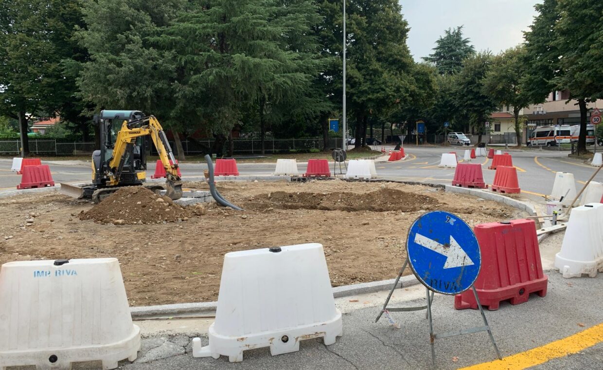 cantiere realizzazione rotatoria via buonarroti