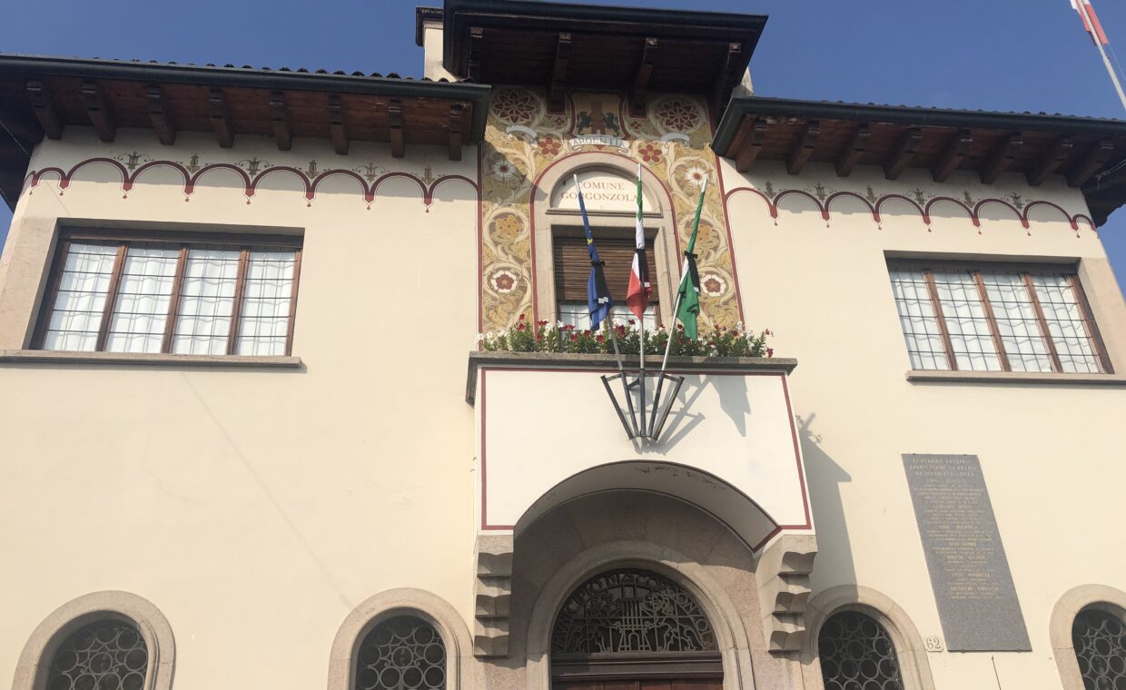 Bandiere_municipio_lutto_2