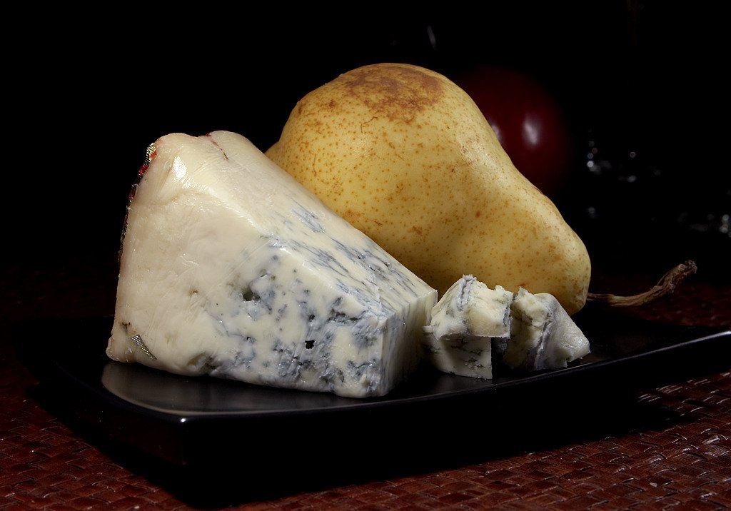 Fetta di formaggio gorgonzola e pera
