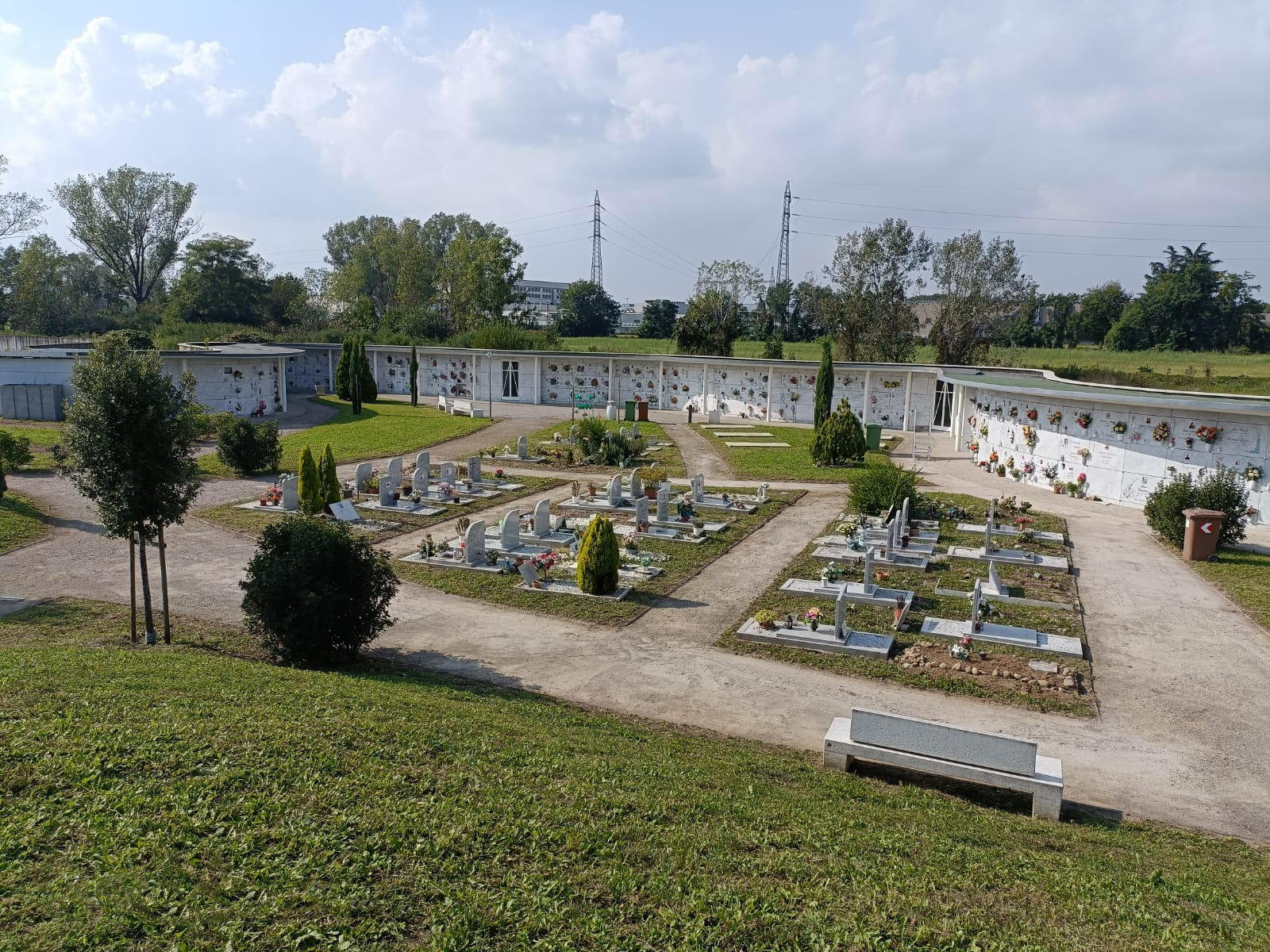 PRIMA Cimitero via Ticino - Contorni di fossa