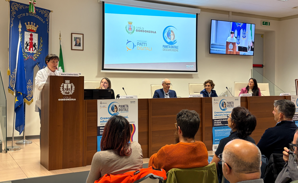 Assessore Gioia apre serata Crescere connessi, educare insieme in Sala Consiliare