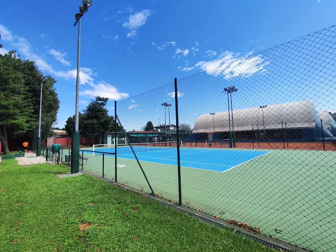 campo da tennis all'aperto