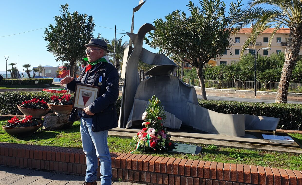 Giorno della Memoria 2025_deposizione fiore targa deportati A