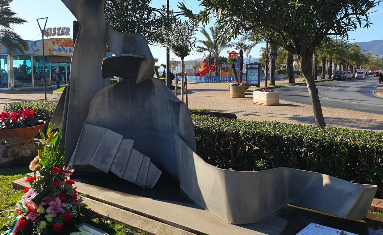 Giorno della Memoria 2025_deposizione fiore targa deportati B