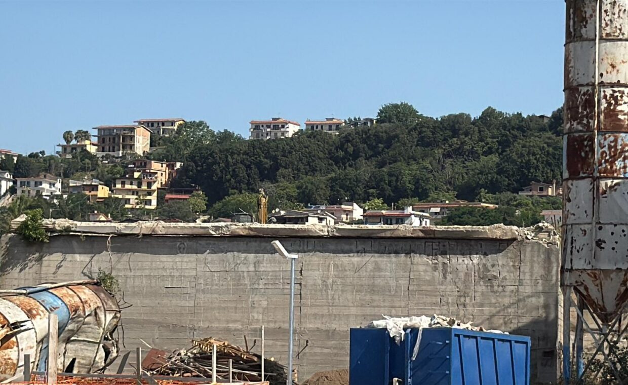 abbattimento silos 2