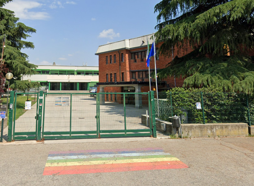 ingresso pedonale all'istituto comprensivo