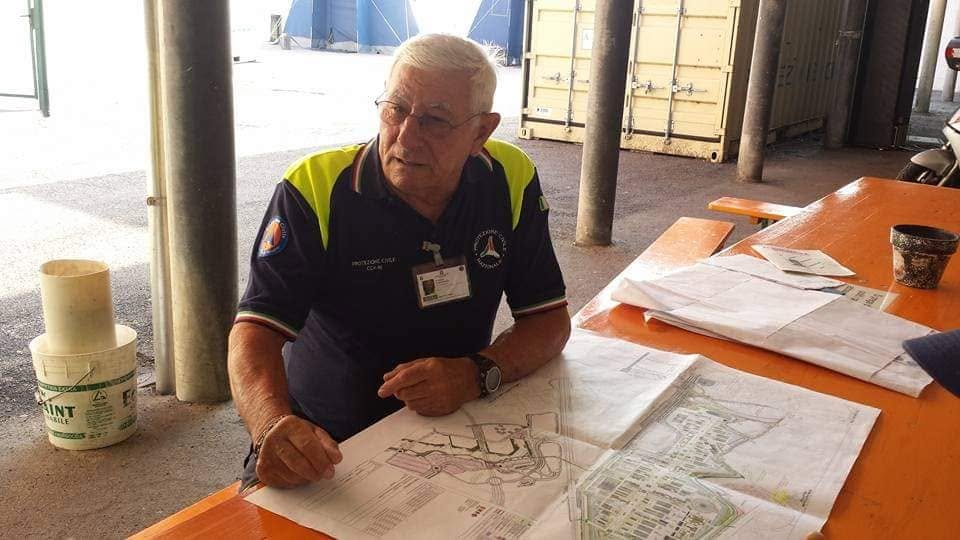 giorgio soffientini al lavoro come volontario di protezione civile