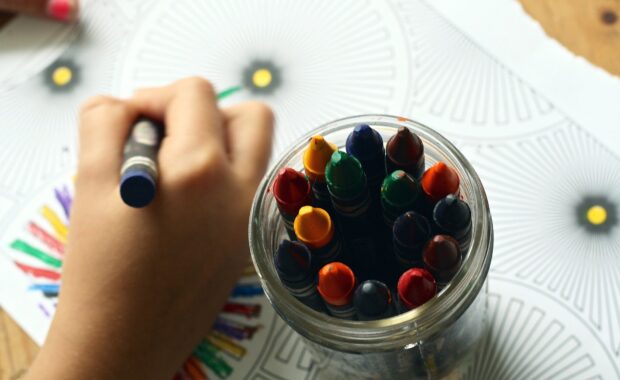 crayons-1445053_1920