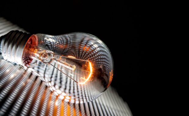 energia-elettrica-elettricita-lampadina1
