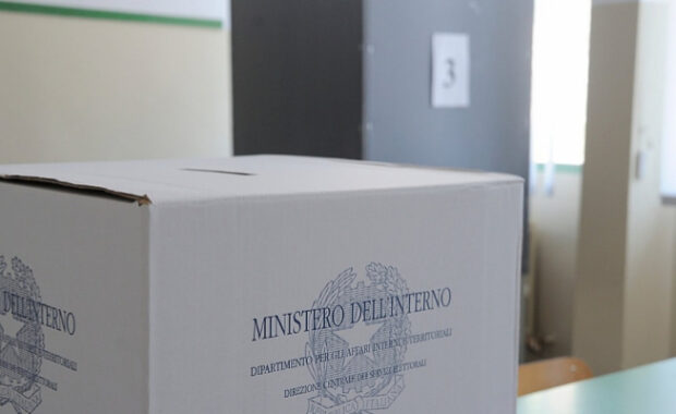 urna_e_cabina_elezioni_referendum_voto