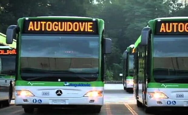 Foto generica che ritrae pullman di Autoguidovie