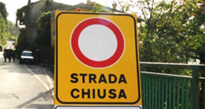 Cartello strada chiusa