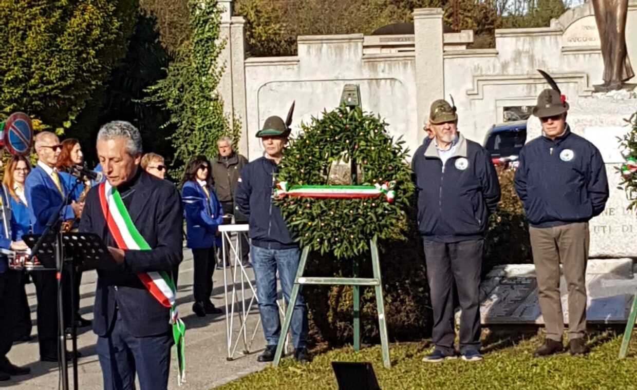 Immagine del sindaco durante il discorso di commemorazione della Festa del 4 novembre dell'anno 2023