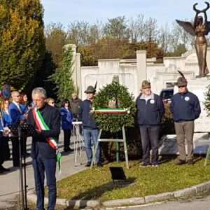 Immagine del sindaco durante il discorso di commemorazione della Festa del 4 novembre dell'anno 2023