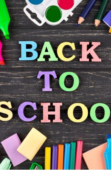 Lavagna con scritto Back to school