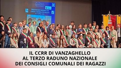 Avorio Minimalista Elegante Collage di Foto Storia Instagram (42 x 59.4 cm) (416 x 234 px)