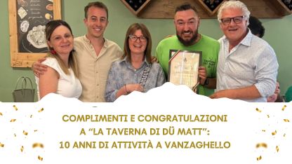 Invito Anniversario Verde Elegante Semplice Collage (42 x 59.4 cm) (416 x 234 px)