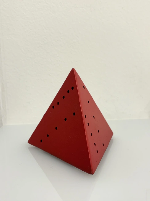 Lucio Fontana - Piramide