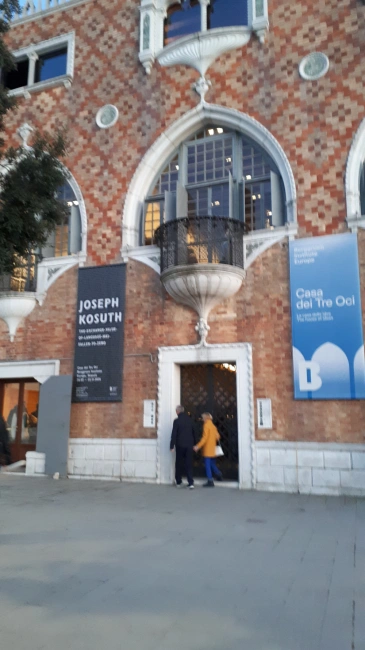 Joseph Kosuth a Venezia cover