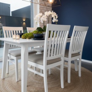 طاولة اكل مع 4 كراسي