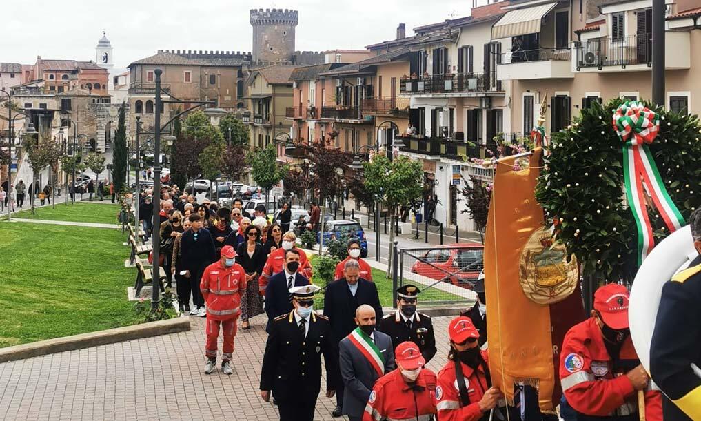 Immagine: Deposizione Corona, 25 Aprile 