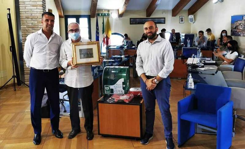 Immagine: FIANO ROMANO – COMUNE CARDIOPROTETTO Donati al Comune sei defibrillatori semiautomatici