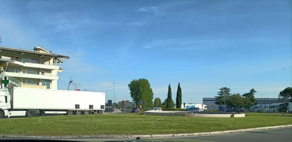 Immagine: rotatoria via milano