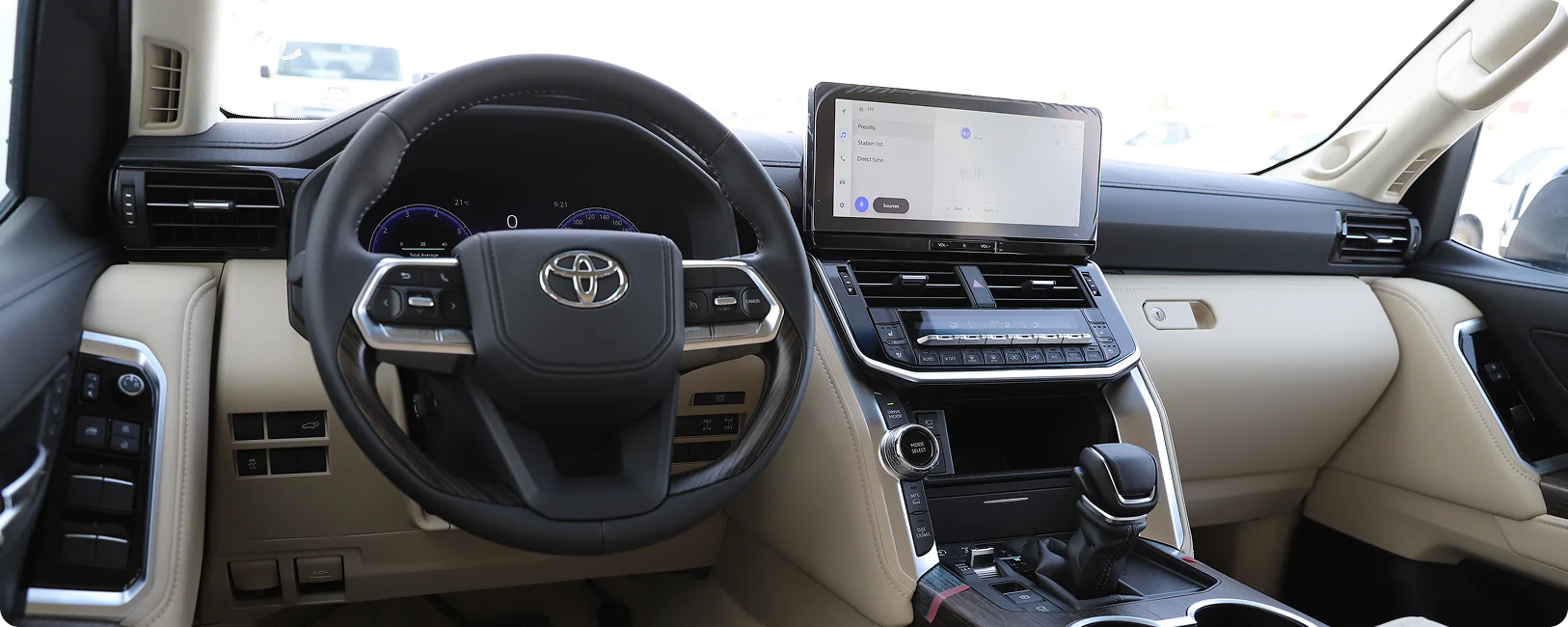 لاندكروزر 300 Interior