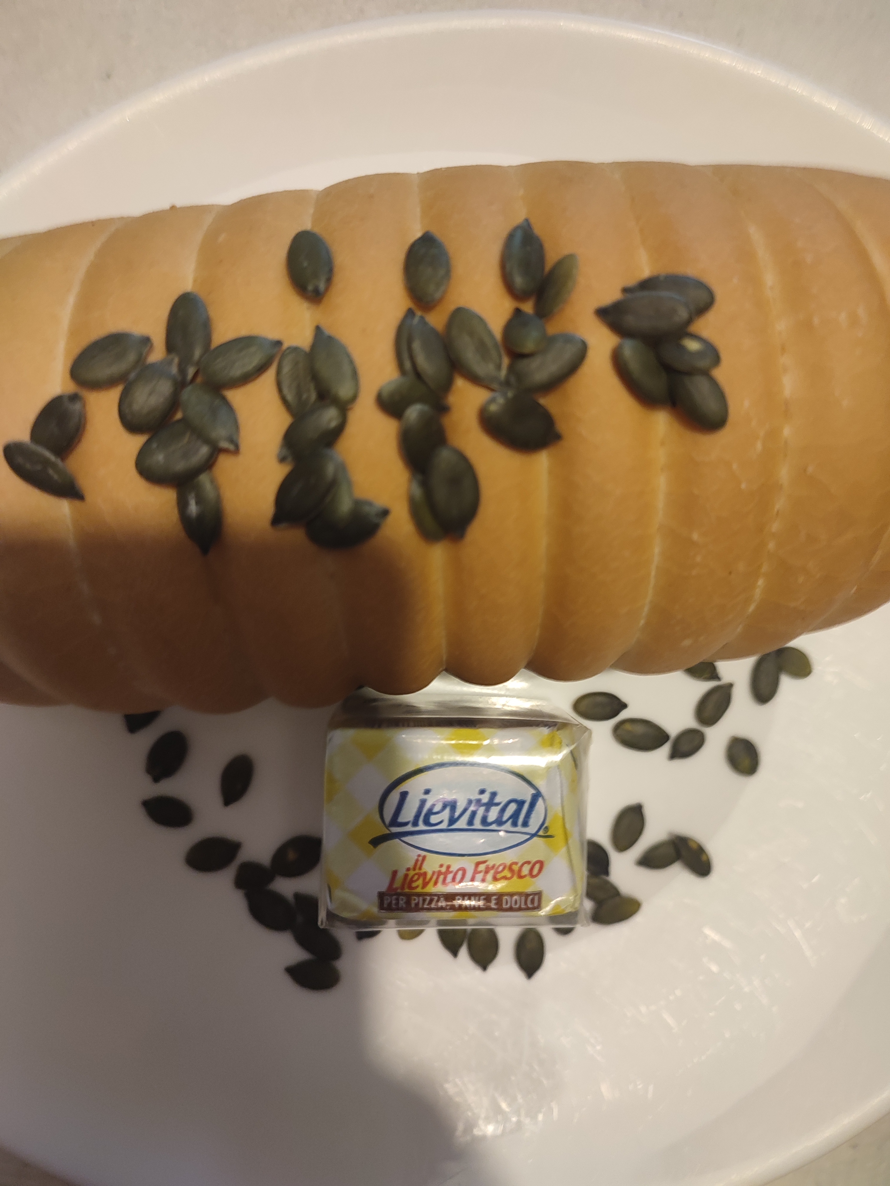 panino halloween semi di zucca                                                                                                                                                                                                                            